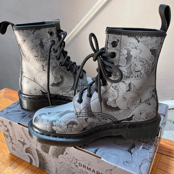 Dr Martens Tattoo Backhand boots NEW - Picture 3 of 3